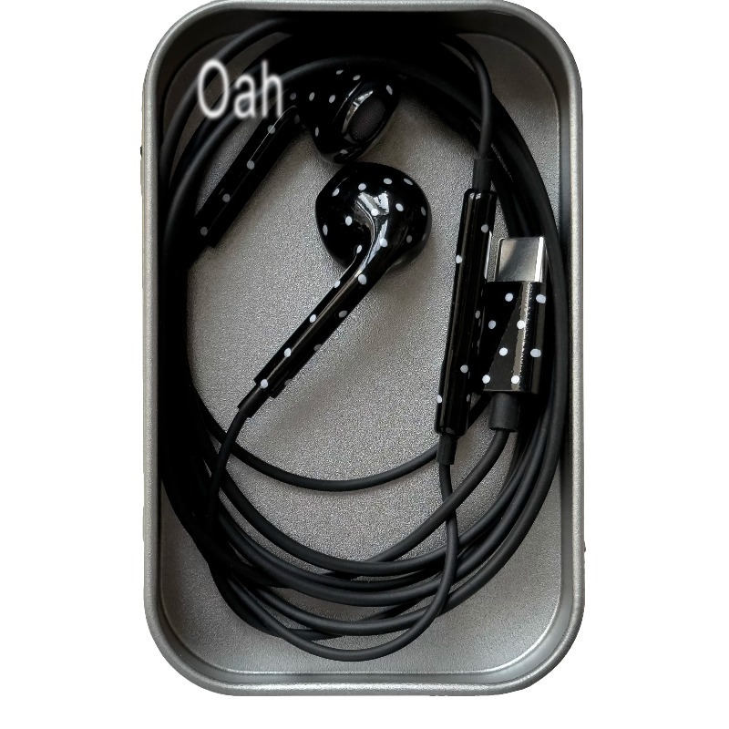 Oah Polka Dot Wired Earphones  - Usb C Earphone recensione e prezzo